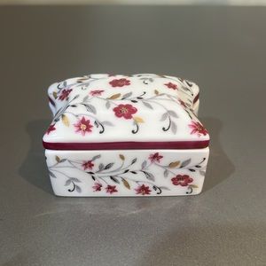 Limoges white flower trinket box